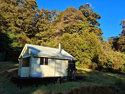 Māori Saddle Hut in the morning
Photo: Simon
2023-04-19 08.39.14; '2023 Apr 19 08:39'
Original size: 9,248 x 6,936; 26,378 kB