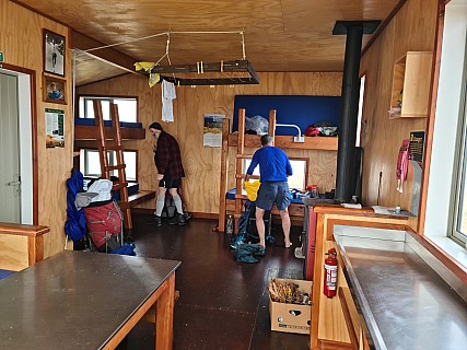 Morning packing in Mataketake hut
Photo: Simon
2023-04-20 08.30.08; '2023 Apr 20 08:30'
Original size: 9,248 x 6,936; 12,669 kB