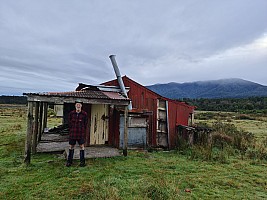  visit Joe's Hut, tramp to car, drive to Fox for the night