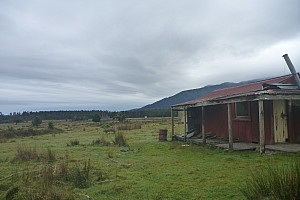  visit Joe's Hut, tramp to car, drive to Fox for the night
