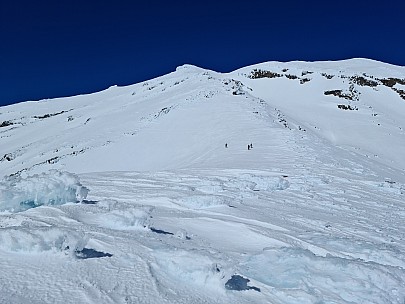 Group heading up Pinnacle Ridge
Photo: Simon
2023-08-30 11.56.59; '2023 Aug 30 11:57'
Original size: 9,248 x 6,936; 13,694 kB
2023-08-30 11.56.59 S20+ Simon - group heading up Pinnacle Ridge.jpeg