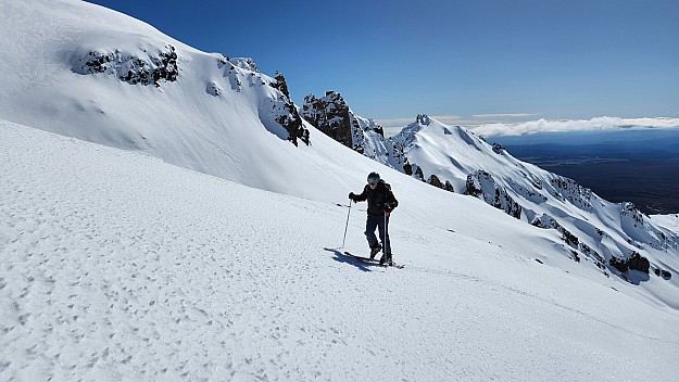 Simon skiing back up to Pinnacle Ridge
Photo: Paul Bagshaw
2023-08-30 13.01.46; '2023 Aug 30 13:01'
Original size: 4,000 x 2,252; 2,367 kB
