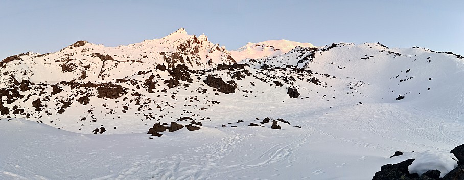 Back of the Lodge
Photo: Simon
2023-08-31 17.55.35; '2023 Aug 31 17:55'
Original size: 17,619 x 6,827; 14,051 kB; stitch
2023-08-31 17.55.35 S20+ Simon - back of the Lodge_stitch.jpg