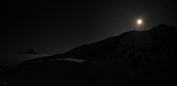 Moon over the Pinnacles
Photo: Simon
2023-08-31 19.39.28; '2023 Aug 31 19:39'
Original size: 12,341 x 6,005; 4,112 kB; stitch