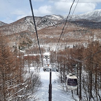 Leaving Okushiga Gondola bottom station
Photo: Jim
2024-03-03 13.52.51; '2024 Mar 03 17:52'
Original size: 2,992 x 2,992; 4,077 kB