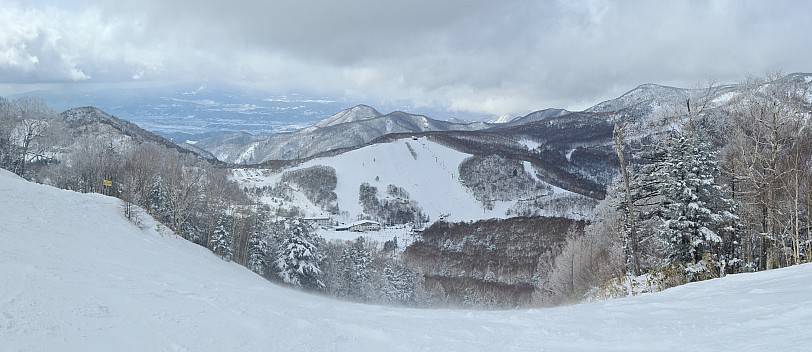 View down Ichinose Expert Forest course
Photo: Simon
2024-03-09 14.34.50; '2024 Mar 09 18:34'
Original size: 11,258 x 4,883; 7,938 kB; stitch