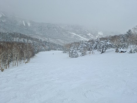 Sking down Higashidateyama Olympic course
Photo: Simon
2024-03-09 15.21.07; '2024 Mar 09 19:21'
Original size: 9,248 x 6,936; 10,710 kB