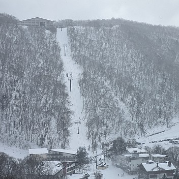 View down Hoppo-Bunadaira ski area to Giant ski area
Photo: Jim
2024-03-09 15.32.00; '2024 Mar 09 19:32'
Original size: 2,992 x 2,992; 3,077 kB