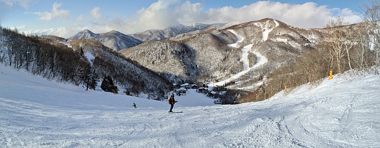 Simon and view down the Giant
Photo: Adrian
2024-03-10 16.10.47; '2024 Mar 10 16:10'
Original size: 5,963 x 2,326; 3,570 kB
2024-03-10 16.10.47-PANO S20+ Adrian - Simon and view down the Giant.jpeg