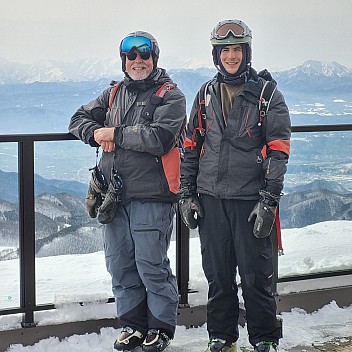 Simon and Adrian at the Higashitateyama gondola station top lookout
Photo: Jim
2024-03-11 14.42.47; '2024 Mar 11 18:42'
Original size: 2,992 x 2,992; 2,287 kB