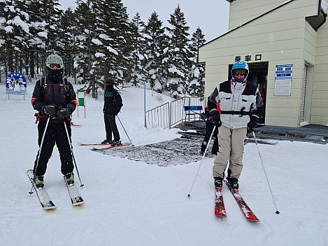 Adrian, Kevin, and Jim at the Yakebitaiyama Nr  1 Gondole top station
Photo: Simon
2024-03-12 10.18.15; '2024 Mar 12 14:18'
Original size: 9,248 x 6,936; 15,448 kB
2024-03-12 10.18.15 S20+ Simon - Adrian, Kevin, and Jim at the Yakebitaiyama Nr 1 Gondole top station.jpeg Adrian, Kevin, and Jim at the Yakebitaiyama Nr  1 Gondole top station
Photo: Simon
2024-03-12 10.18.15; '2024 Mar 12 14:18'
Original size: 9,248 x 6,936; 15,448 kB
2024-03-12 10.18.15 S20+ Simon - Adrian, Kevin, and Jim at the Yakebitaiyama Nr 1 Gondole top station.jpeg