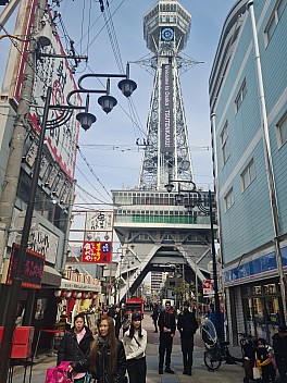 Adrian and Kevin with Tsūtenkaku Tower
Photo: Simon
2024-03-14 11.44.38; '2024 Mar 14 15:44'
Original size: 6,928 x 9,248; 14,756 kB
2024-03-14 11.44.38 S20+ Simon - Adrian and Kevin with Tsūtenkaku Tower.jpeg