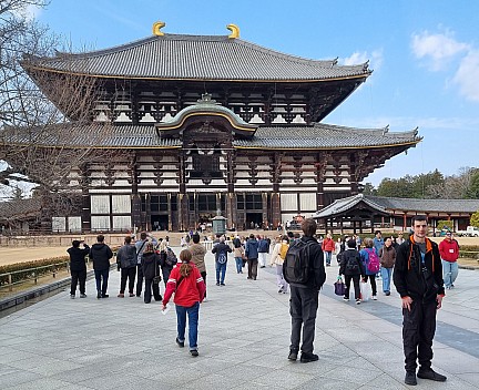 Adrian and Kevin at Tōdai-ji Temple
Photo: Jim
2024-03-14 15.49.34; '2024 Mar 14 19:49'
Original size: 2,992 x 2,436; 2,745 kB; cr
2024-03-14 15.49.34 S21FE+ Jim - Adrian and Kevin at Tōdai-ji Temple_cr.jpg