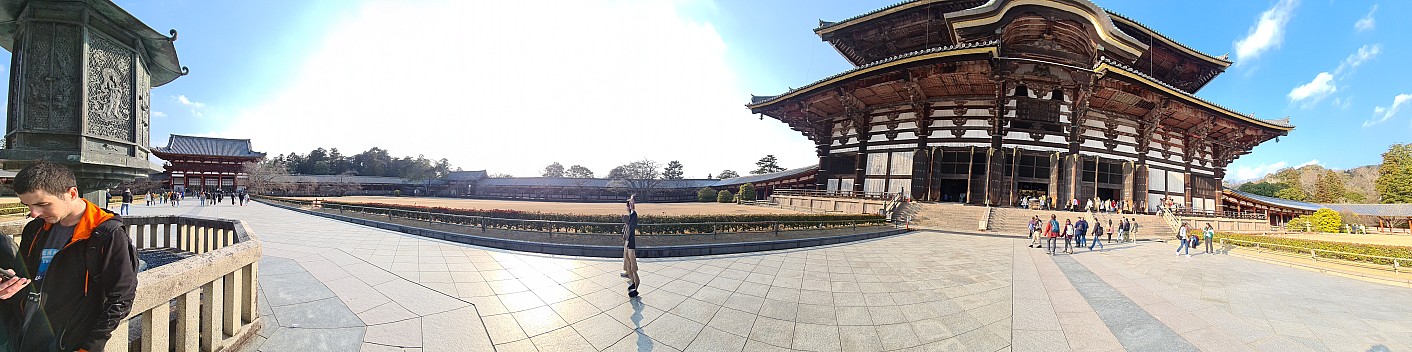 Tōdai-ji
Photo: Simon
2024-03-14 16.20.51; '2024 Mar 14 20:21'
Original size: 10,464 x 2,608; 11,350 kB
2024-03-14 16.20.51 S20+ Simon - Tōdai-ji.jpeg