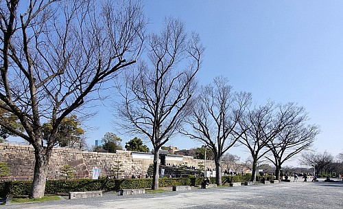 Outside Ōsaka Castle
Photo: Jim
2024-03-15 10.25.21; '2024 Mar 15 10:25'
Original size: 2,992 x 1,818; 2,266 kB; cr
2024-03-15 10.25.21 S21FE+ Jim - outside Ōsaka Castle_cr.jpg