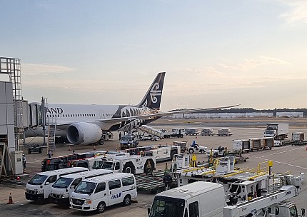 Leaving Narita
Photographer;&nbsp;Jim
2024-03-17&nbsp;17.00.24;&nbsp;Metadata time: '2024 Mar 17 17:00'
Original size:&nbsp;2,302 x 1,628; 1,162 kB;&nbsp;cr
Filename: 2024-03-17 17.00.24 S21FE+ Jim - Leaving Narita_cr.jpg