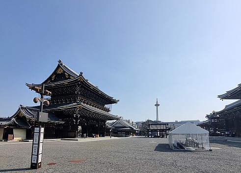 Higashi Hongan-ji Temple
Photo: Jim
2024-03-16 14.29.16; '2024 Mar 16 18:29'
Original size: 2,992 x 2,143; 1,598 kB; cr
2024-03-16 14.29.16 S21FE+ Jim - Higashi Hongan-ji Temple_cr.jpg