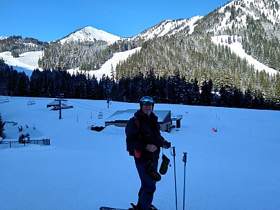 Simon at Discovery Lift
Photographer;&nbsp;Nick
2025-02-26&nbsp;09.06.13;&nbsp;Metadata time: '2025 Feb 26 09:06'
Original size:&nbsp;4,608 x 3,456; 5,386 kB
Filename: 2025-02-26 09.06.13 Nick - Simon at Discovery Lift.jpeg