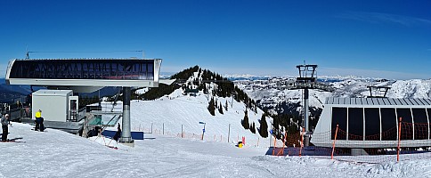 Crystal Mountain North top stations
Photographer;&nbsp;Simon
2025-02-27&nbsp;11.52.45;&nbsp;Metadata time: '2025 Feb 27 11:52'
Original size:&nbsp;11,616 x 4,798; 6,716 kB;&nbsp;stitch
Filename: 2025-02-27 11.52.45 S20+ Simon - Crystal Mountain North top stations_stitch.jpg