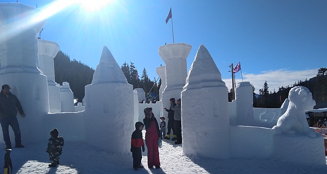 White Pass snowcastle
Photo: Simon
2025-03-01 14.50.33; '2025 Mar 01 14:50'
Original size: 4,559 x 2,431; 4,305 kB; cr
2025-03-01 14.50.33 Simon - White Pass snowcastle_cr.jpg