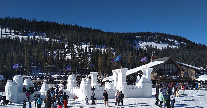 White Pass snowcastle and Lodge
Photo: Simon
2025-03-01 14.52.33; '2025 Mar 01 14:52'
Original size: 4,608 x 2,408; 5,595 kB; cr
2025-03-01 14.52.33 Simon - White Pass snowcastle and Lodge_cr.jpg