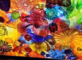 Chihuly Glass Persian ceiling
Photographer;&nbsp;Nick
2025-03-02&nbsp;12.59.34;&nbsp;Metadata time: '2025 Mar 02 12:59'
Original size:&nbsp;4,608 x 3,380; 5,161 kB;&nbsp;cr
Filename: 2025-03-02 12.59.34 Nick - Chihuly Glass Persian ceiling_cr.jpg