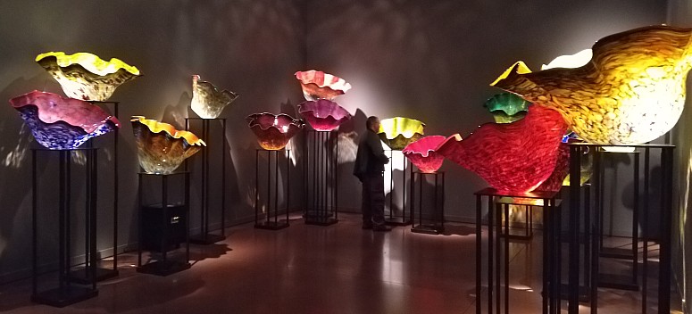 Chihuly Macchia series
Photographer;&nbsp;Nick
2025-03-02&nbsp;13.16.10;&nbsp;Metadata time: '2025 Mar 02 13:16'
Original size:&nbsp;4,281 x 1,945; 1,853 kB;&nbsp;cr
Filename: 2025-03-02 13.16.10 Nick - Chihuly Macchia series_cr.jpg