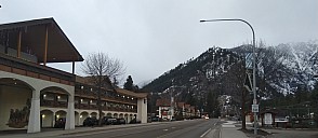 Leavenworth US Hwy  2
Photographer;&nbsp;Nick
2025-03-09&nbsp;18.20.01;&nbsp;Metadata time: '2025 Mar 09 18:20'
Original size:&nbsp;4,608 x 2,007; 4,068 kB;&nbsp;cr
Filename: 2025-03-09 18.20.01 IMG Nick - Leavenworth US Hwy 2_cr.jpg