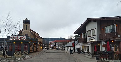 Leavenworth Front Street Gustav's
Photographer;&nbsp;Nick
2025-03-09&nbsp;18.25.58;&nbsp;Metadata time: '2025 Mar 09 18:25'
Original size:&nbsp;4,466 x 2,297; 4,668 kB;&nbsp;cr
Filename: 2025-03-09 18.25.58 IMG Nick - Leavenworth Front Street Gustav's_cr.jpg