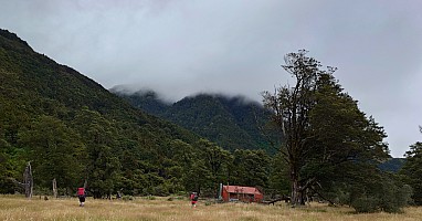 Arriving at Manuels Hut
Photographer;&nbsp;Simon
2026-03-02&nbsp;13.44.52615;&nbsp;Metadata time: '2026 Mar 02 13:44'
Original size:&nbsp;8,000 x 4,191; 7,247 kB;&nbsp;cr
Filename: 2026-03-02 13.44.52615 Xpr1VII Simon - arriving at Manuels Hut_cr.jpg