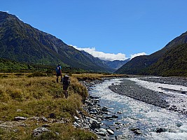 On the way up the Waitāwhiri
Photographer;&nbsp;Simon
2026-03-05&nbsp;12.29.46914;&nbsp;Metadata time: '2026 Mar 05 12:29'
Original size:&nbsp;5,644 x 4,233; 7,577 kB;&nbsp;cr
Filename: 2026-03-05 12.29.46914 Xpr1VII Simon - on the way up the Waitāwhiri_cr.jpg