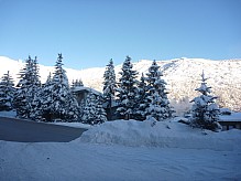 2014-02-02 07.52.28 P1000291 Simon - view from lodge across valley.jpeg: 4000x3000, 5704k (2014 Feb 03 03:52)