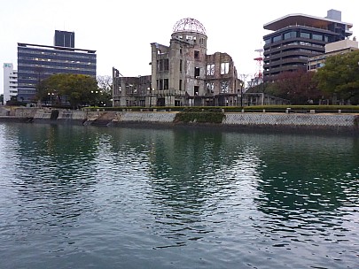 2017-01-20 16.52.09 P1010531 Simon - Atomic bomb dome across Motoyasu River.jpeg: 4608x3456, 6262k (2017 Jan 29 10:22)