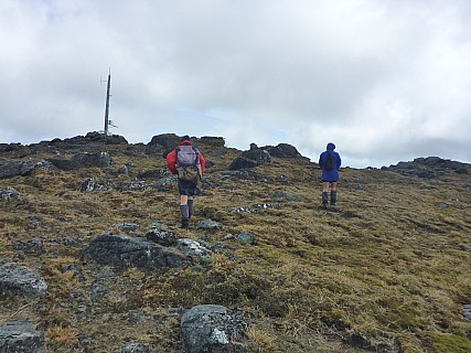 2019-11-12 11.53.43 P1020971 Simon - Brian and Jim on the Rakeahua summit rocks.jpeg: 4608x3456, 6432k (2019 Nov 12 11:53)