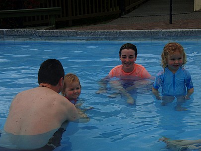 
2007-09-30&nbsp;09.41.22;&nbsp;Metadata time: '2007 Sept 30 09:41'
Original size:&nbsp;3,072 x 2,304; 3,069 kB
Filename: 2007-09-30 09.41.22 P9300184.jpeg