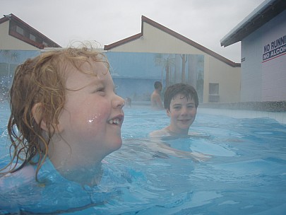 
2007-09-30&nbsp;10.13.43;&nbsp;Metadata time: '2007 Sept 30 10:13'
Original size:&nbsp;3,072 x 2,304; 2,842 kB
Filename: 2007-09-30 10.13.43 P9300188.jpeg