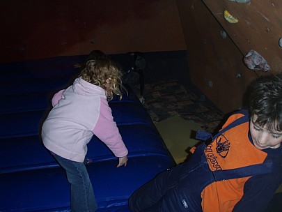 
2007-09-30&nbsp;11.58.32;&nbsp;Metadata time: '2007 Sept 30 11:58'
Original size:&nbsp;3,072 x 2,304; 2,836 kB
Filename: 2007-09-30 11.58.32 P9300198.jpeg