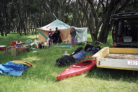 22  0059 Morison Bush taking down the tent
2006-12-03
Original size:&nbsp;1,536 x 1,024; 639 kB
Filename: 2006-12-03 22_0059 Morison Bush taking down the tent.jpg
