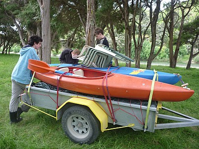 Trailer Load
Photographer;&nbsp;Simon
2013-12-08&nbsp;12.50.43;&nbsp;Metadata time: '2013 Dec 08 12:50'
Original size:&nbsp;4,000 x 3,000; 7,028 kB
Filename: 2013-12-08 12.50.43 P1050471 Simon - trailer load.jpeg