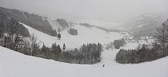 2017-01-15 15.52.59 Panorama Simon - view down Schneider course to Hikage_stitch_rsz.jpeg: 3552x1638, 5739k (2017 Nov 05 13:25)