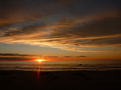 2011-01-22 20.59.58 P1010933 Simon Kohaihai beach sunset.jpeg: 4000x3000, 4375k (2011 Jan 22 20:59)