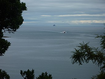 Ferry coming in
Photographer;&nbsp;Simon
2012-12-28&nbsp;12.18.04;&nbsp;Metadata time: '2012 Dec 28 12:18'
Original size:&nbsp;4,000 x 3,000; 5,074 kB
Filename: 2012-12-28 12.18.04 P1040453 Simon - Ferry coming in.jpeg