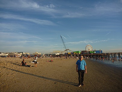 Jim in front of the Pier
Photographer;&nbsp;Simon
2014-01-18&nbsp;16.34.05;&nbsp;Metadata time: '2014 Jan 18 16:34'
Original size:&nbsp;4,000 x 3,000; 5,887 kB
Filename: 2014-01-18 16.34.05 P1000047 Simon - Jim in front of the Pier.jpeg