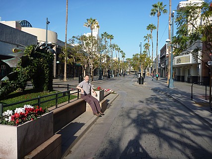 Early morning 3rd Street Promenade
Photographer;&nbsp;Simon
2014-01-20&nbsp;09.05.45;&nbsp;Metadata time: '2014 Jan 20 09:05'
Original size:&nbsp;4,000 x 3,000; 6,784 kB
Filename: 2014-01-20 09.05.45 P1000089 Simon - early morning 3rd Street Promenade.jpeg
