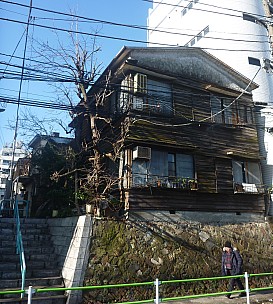 Old House
Photographer;&nbsp;Simon
2015-02-19&nbsp;09.00.24;&nbsp;Metadata time: '2015 Feb 19 09:00'
Original size:&nbsp;3,000 x 3,338; 4,244 kB;&nbsp;cr
Filename: 2015-02-19 09.00.24 P1010718 Simon - old house_cr.jpeg