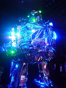 Robot Bar big robot
Photographer;&nbsp;Simon
2015-02-07&nbsp;19.02.29;&nbsp;Metadata time: '2015 Feb 07 19:02'
Original size:&nbsp;3,000 x 4,000; 3,760 kB
Filename: 2015-02-07 19.02.29 P1010315 Simon - Robot Bar big robot.jpeg