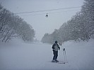 2015-02-10 10.40.13 P1010378 Simon - Jim under Gondola 'Noah' White Ribbon course.jpeg: 4000x3000, 5047k (2015 Feb 10 14:40)