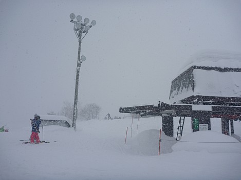 Heavy snow when we arrived at Norikura
Photographer;&nbsp;Simon
2015-02-14&nbsp;08.23.30;&nbsp;Metadata time: '2015 Feb 14 08:23'
Original size:&nbsp;4,000 x 3,000; 4,053 kB
Filename: 2015-02-14 08.23.30 P1010538 Simon - heavy snow when we arrived at Norikura.jpeg