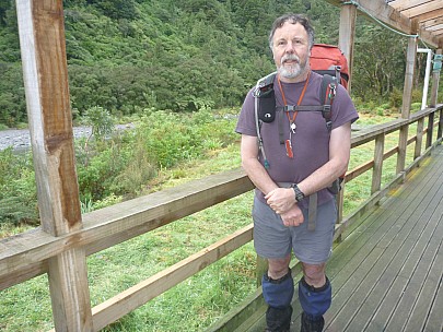 2015-07-04 09.36.27 P1010970 Simon - at Totara Flats ready to go.jpeg: 4000x3000, 6305k (2015 Nov 04 18:28)