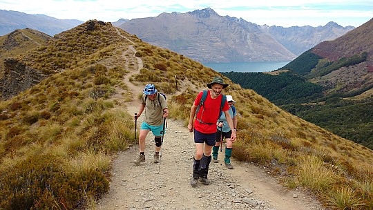 2016-01-02 11.01.48 IMG_20160102_110148249 Simon - Philip Brian and Susie on Ben Lomond track.jpeg: 4160x2340, 4175k (2016 Feb 08 13:45)